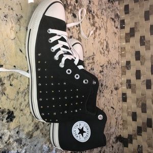 NWOT Women’s studded Converse